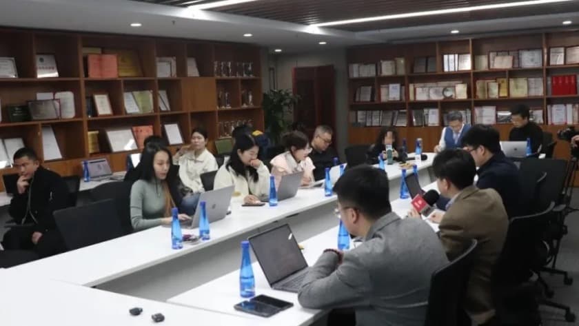 经营20余年美食广场,一夜之间被认定“违建”强拆,盛廷律师研讨维权策略